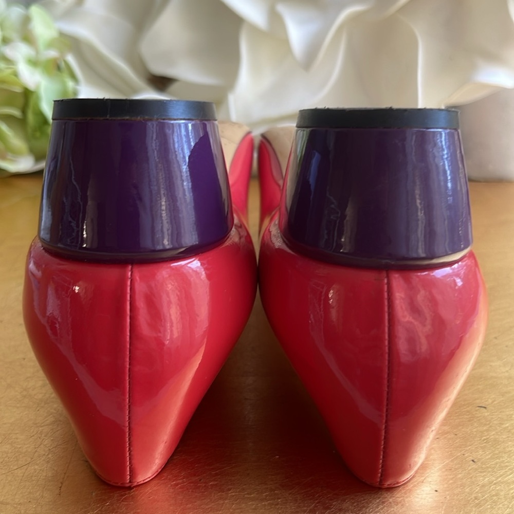 Salvatore Ferragamo Vera Pump in Two-Tone Patent Leather - Picture 16 of 16